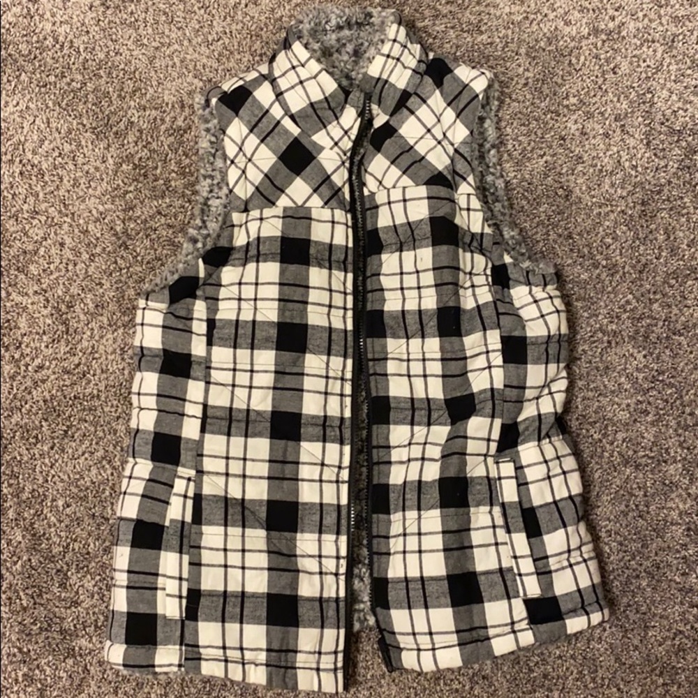 Maurices plaid Sherpa vip up vest